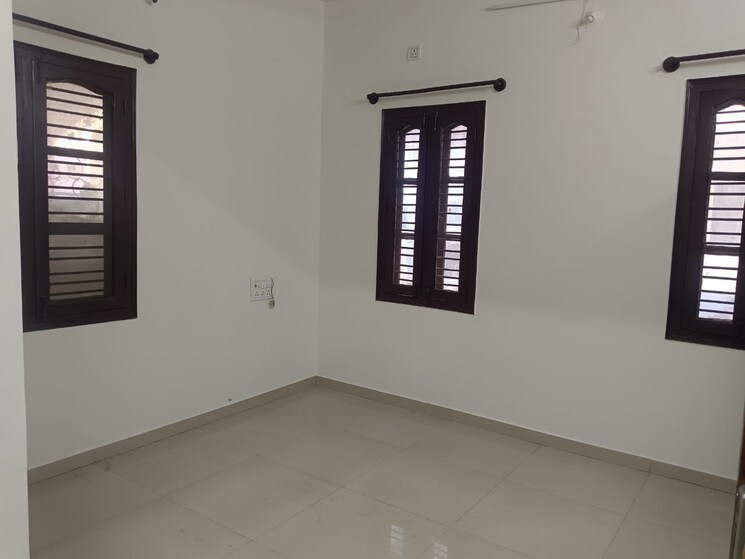 Room, koramangala 2 Bedroom 700 Sq.Ft. Apartment In Koramangala Bangalore 9380983