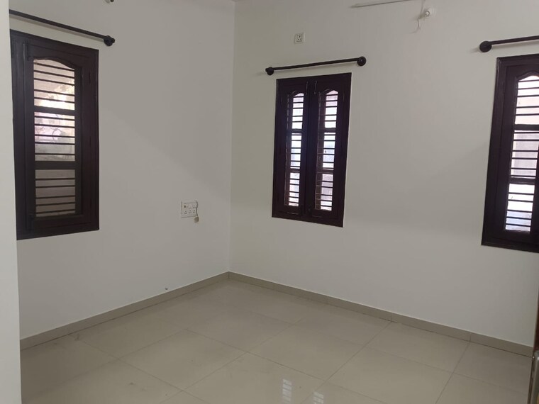 Room, koramangala 2 Bedroom 700 Sq.Ft. Apartment In Koramangala Bangalore 9380983