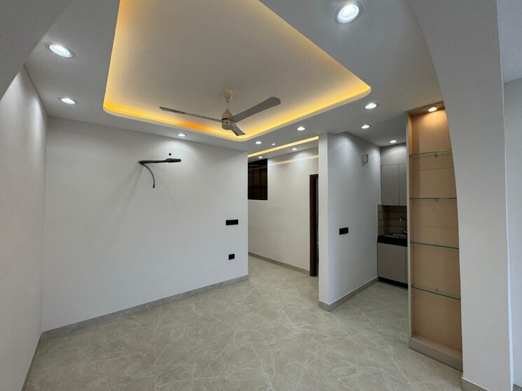 Room, east of kailash 3 Bedroom 1500 Sq.Ft. Apartment In East Of Kailash Delhi 9381006