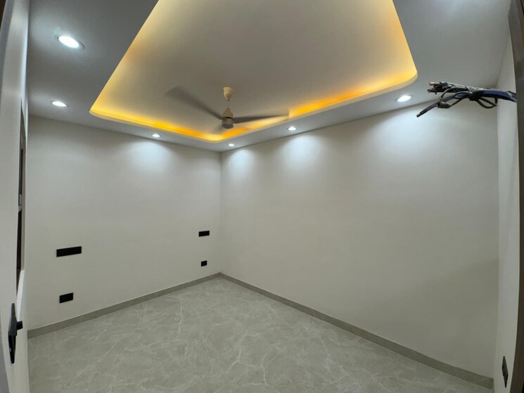 Room, east of kailash 3 Bedroom 1500 Sq.Ft. Apartment In East Of Kailash Delhi 9381006