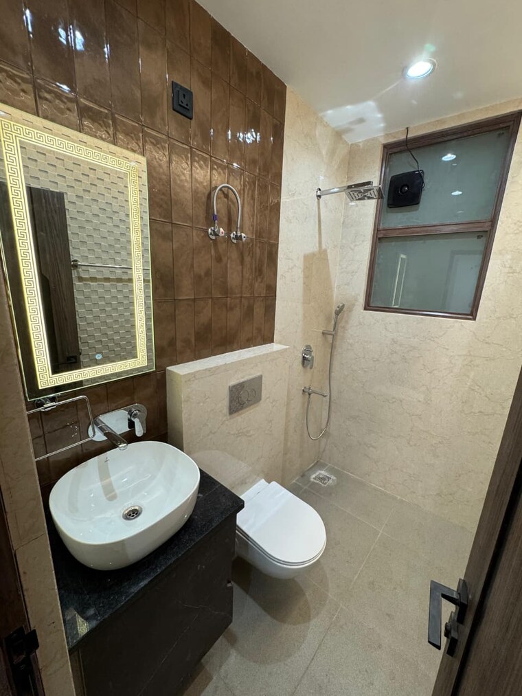Bathroom, east of kailash 3 Bedroom 1500 Sq.Ft. Apartment In East Of Kailash Delhi 9381006