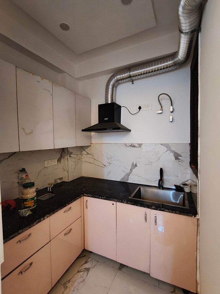 Kitchen, freedom fighters enclave 1 Bedroom 50 Sq.Yd. Builder Floor In Freedom Fighters Enclave Delhi 9381039