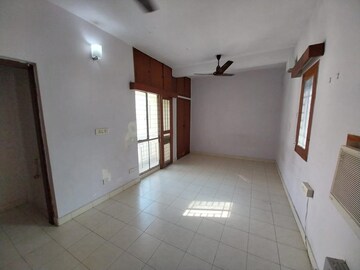 Room in 3 BHK Independent House at Sheikh Sarai – for Rent