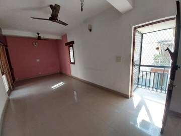 Room in 3 BHK Independent House at Sheikh Sarai – for Rent