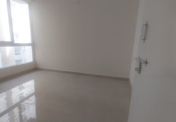 Room in 2 BHK Apartment at Signature Global The Millennia, Sector 37d – for Rent