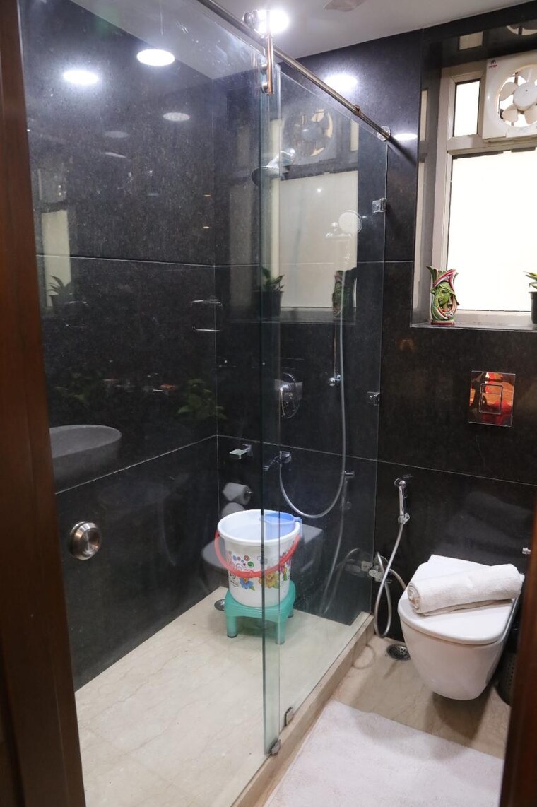 Attached Bathroom, saket 3 Bedroom 2000 Sq.Ft. Apartment In Saket Delhi 9381046