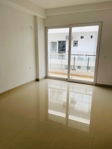 Room in 2 BHK Apartment at Signature Global City, Sector 37d – for Rent