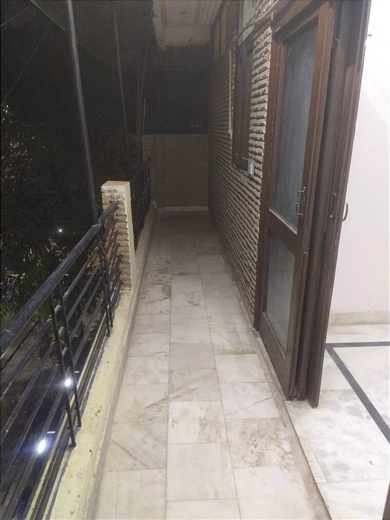 Balcony, chittaranjan park 2 Bedroom 1300 Sq.Ft. Builder Floor In Chittaranjan Park Delhi 9381018