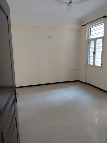 Room in 3 BHK Apartment at Gaurs Siddhartham, Siddharth Vihar – for Sale