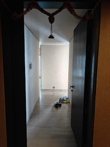 Room in 3 BHK Apartment at Lodha World Crest, Worli – for Rent