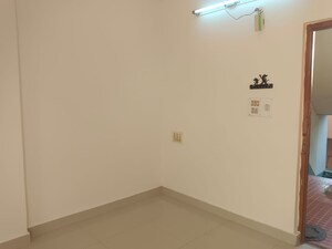 Room in 2 BHK Apartment at Ejipura – for Rent