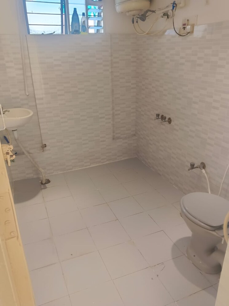 Bathroom, ejipura 2 Bedroom 700 Sq.Ft. Apartment In Ejipura Bangalore 9381104