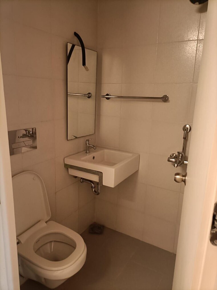 Bathroom, lodha-the-world-towers-world-one-tier-2 3 Bedroom 1902 Sq.Ft. Apartment In Worli Mumbai 9381120