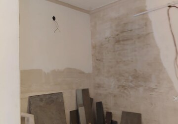 Room in 3 BHK Apartment at Vasant Kunj – for Sale