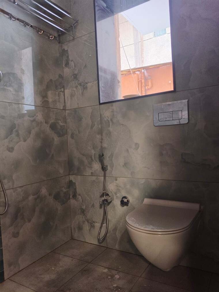 Bathroom, vasant kunj 3 Bedroom 1600 Sq.Ft. Apartment In Vasant Kunj Delhi 9381162