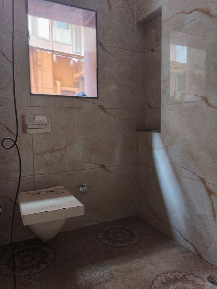 Bathroom, vasant kunj 3 Bedroom 1600 Sq.Ft. Apartment In Vasant Kunj Delhi 9381162