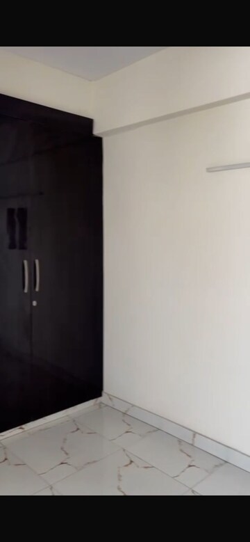 Room in 3 BHK Apartment at Jal Vayu Vihar Noida, Sector 21 – for Rent