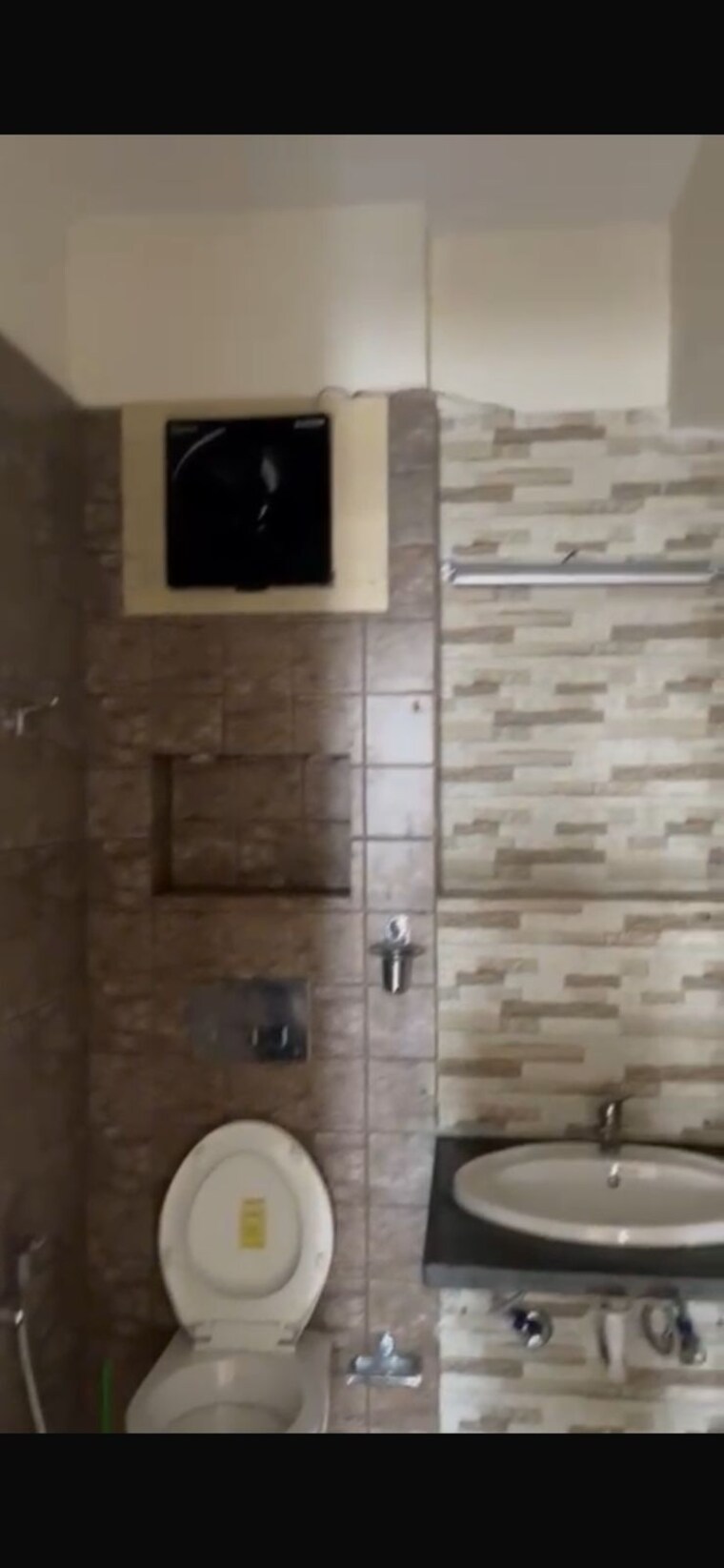 Bathroom, jal-vayu-vihar-noida 3 Bedroom 1216 Sq.Ft. Apartment In Sector 21 Noida 9381219