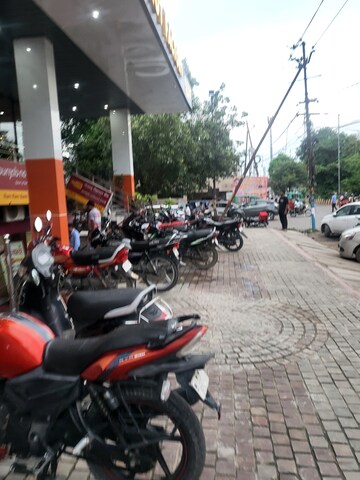 Showroom For Rent in Aliganj