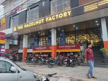 Showroom – Exterior View View at Aliganj - for Rent