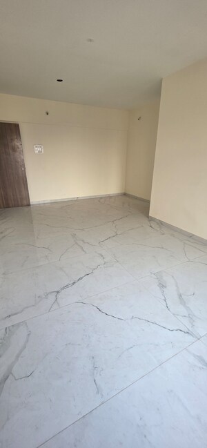 Room in 3 BHK Apartment at Chandak 34 Park Estate D Wing, Goregaon West – for Rent