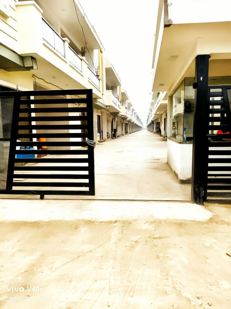 Entrance, sector 10 4 Bedroom 2100 Sq.Ft. Villa In Sector 10 Noida 9381290