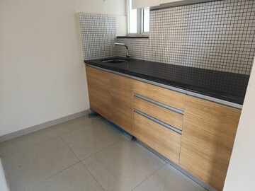 Room in 1 BHK Apartment at Je And Vee Om Trimurti, Malad East – for Rent