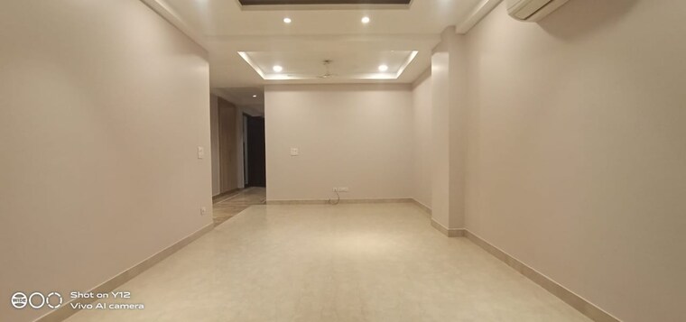 Room, greater kailash i 3 Bedroom 250 Sq.Yd. Builder Floor In Greater Kailash I Delhi 9381319