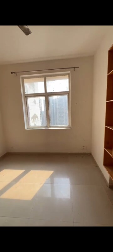 Room in 2.5 BHK Apartment at Mahagun Mywoods, Sector 16c Greater Noida – for Sale