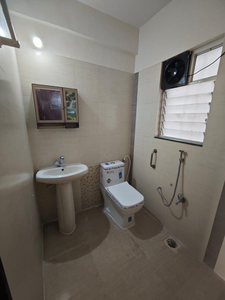 Bathroom, gk-rose-county 2.5 Bedroom 980 Sq.Ft. Apartment In Pimple Saudagar Pune 9381359