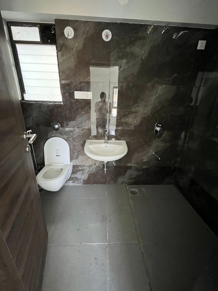 Bathroom, kakkad-la-vida 2 Bedroom 882 Sq.Ft. Apartment In Balewadi Pune 9381375