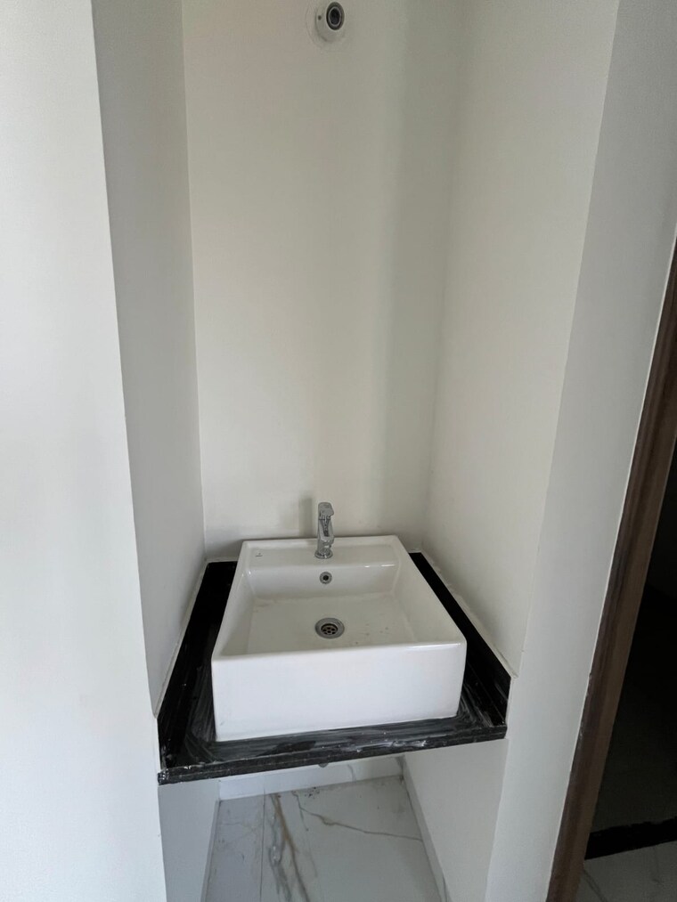 Bathroom, kakkad-la-vida 2 Bedroom 882 Sq.Ft. Apartment In Balewadi Pune 9381375