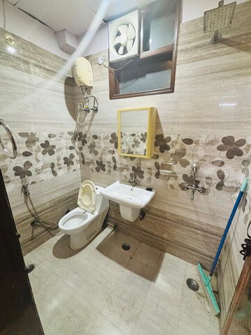 Bathroom in 2 BHK Builder Floor at Town Park Buildcon, Indrapuram – for Rent