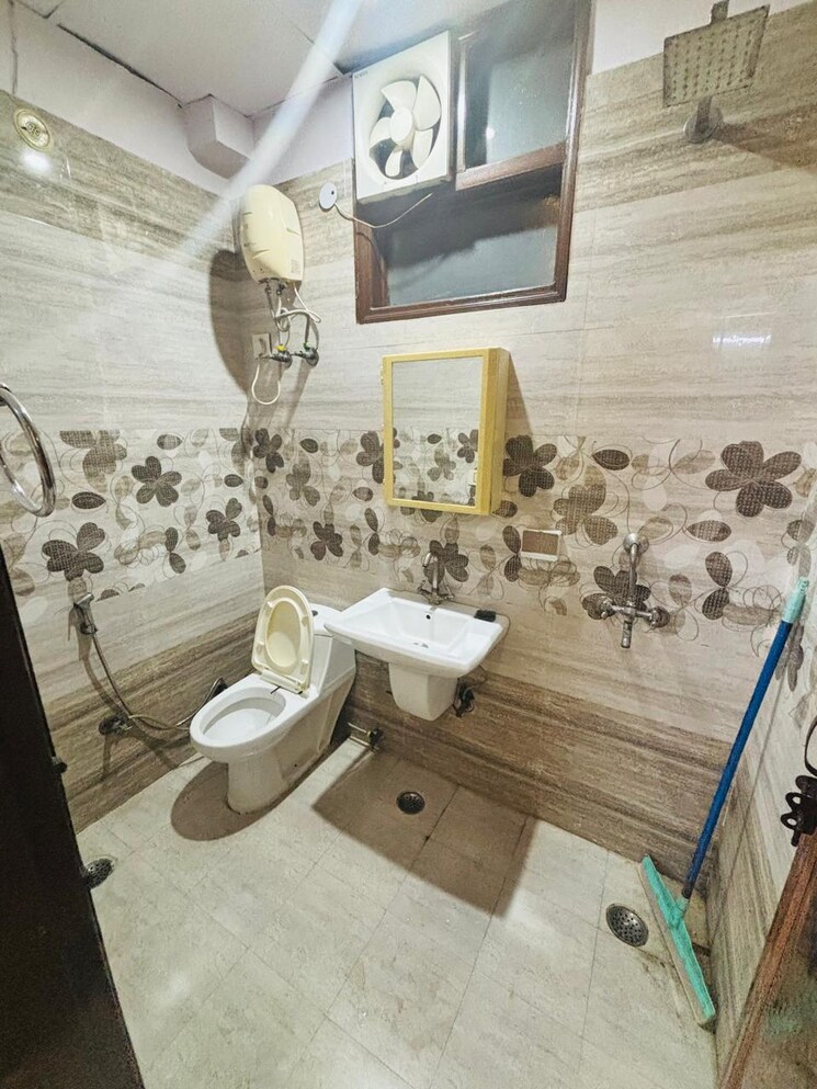 Bathroom, town-park-buildcon 2 Bedroom 950 Sq.Ft. Builder Floor In Indrapuram Ghaziabad 9381393