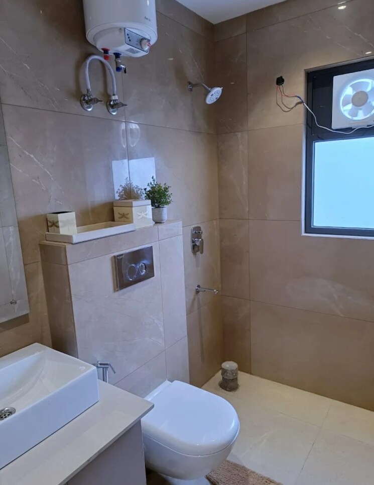 Bathroom, suncity-vatsal-valley 2 Bedroom 1050 Sq.Ft. Builder Floor In Gwal Pahari Gurgaon 9381411