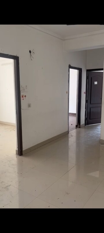 Room in 3 BHK Apartment at VVIP Addresses, Raj Nagar Extension – for Rent