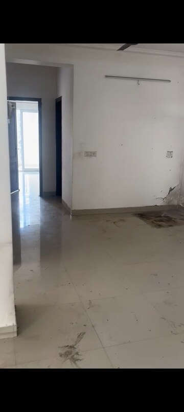 Room in 3 BHK Apartment at VVIP Addresses, Raj Nagar Extension – for Rent