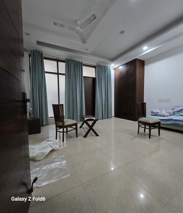 Room in 2 BHK Builder Floor at Chattarpur – for Rent