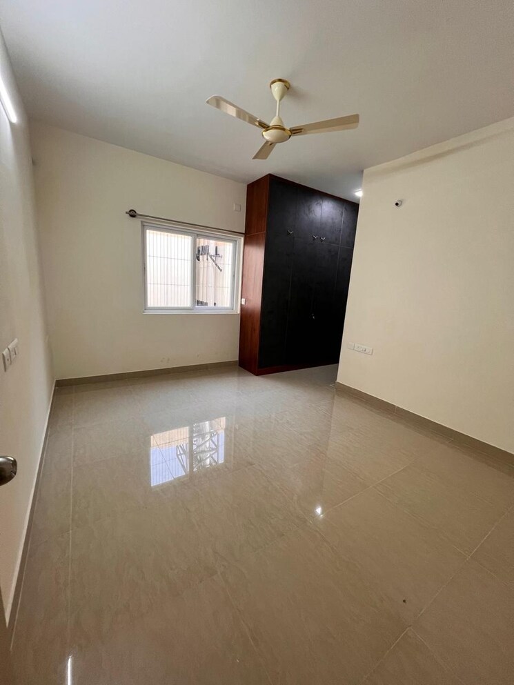 Room, mantri-serenity 3 Bedroom 1710 Sq.Ft. Apartment In Kanakapura Road Bangalore 9381434