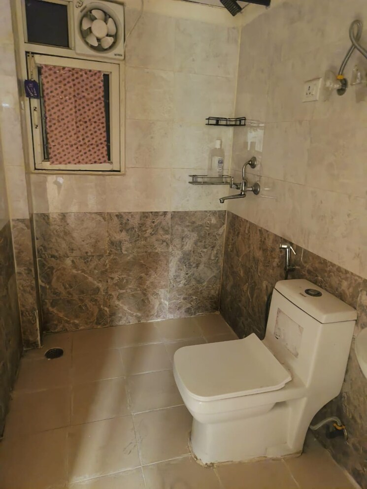 Bathroom, gardenia-golf-city 3 Bedroom 1350 Sq.Ft. Apartment In Sector 75 Noida 9381469