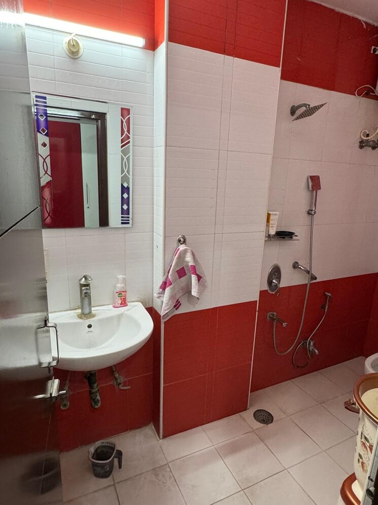 Bathroom, moti nagar 3 Bedroom 1528 Sq.Ft. Apartment In Moti Nagar Hyderabad 9381496