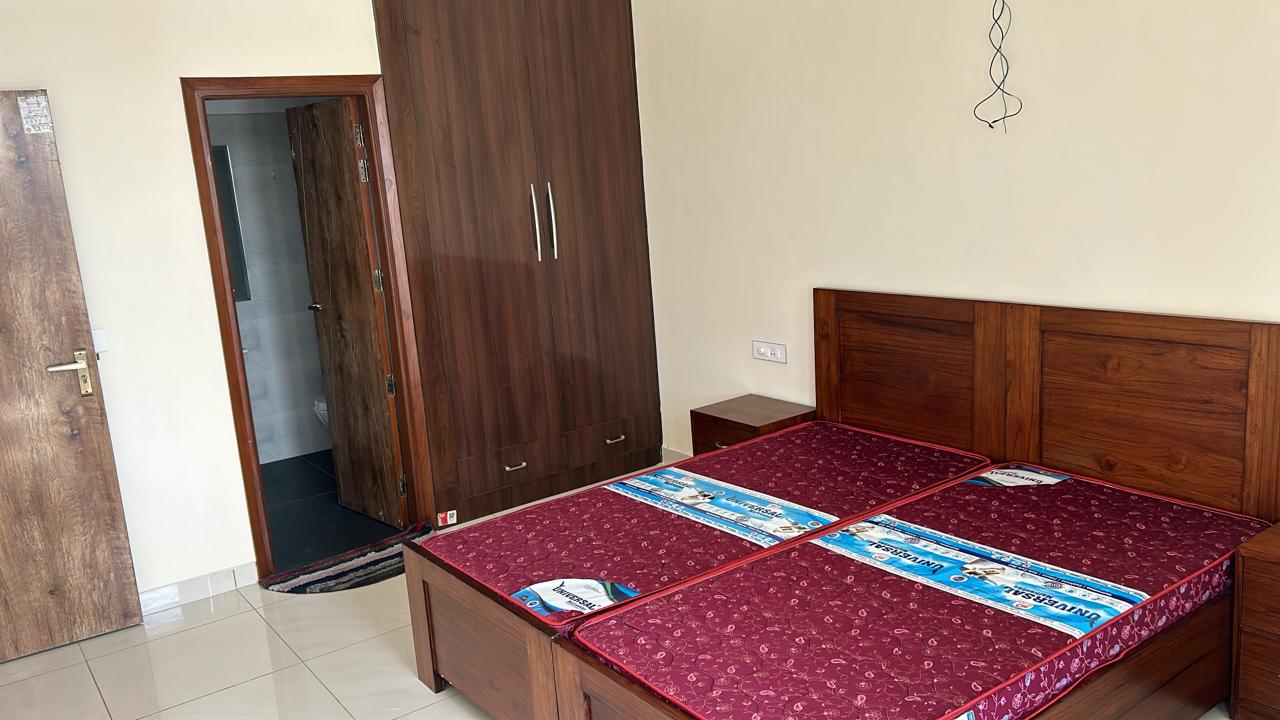1 Rk+ Pooja Room Independent House For Rent in Sector 4