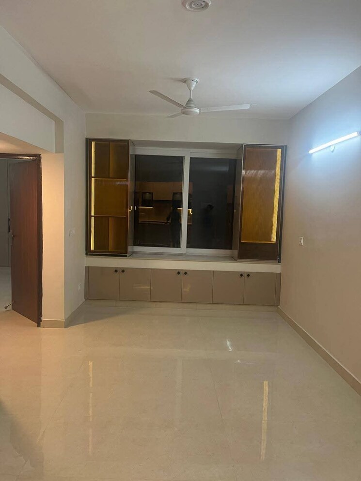 Room, emaar-the-palm-drive-the-premier-terraces 3 Bedroom 1950 Sq.Ft. Apartment In Sector 66 Gurgaon 9381532