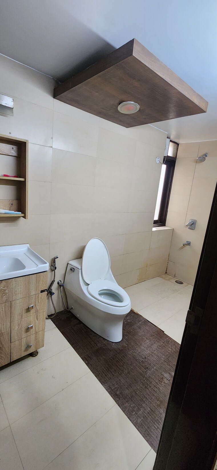 Bathroom, vigyapan-lok-apartments 3 Bedroom 1500 Sq.Ft. Apartment In Mayur Vihar Phase 1 Delhi 9381580