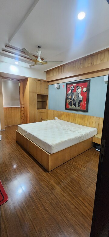 Room in 3 BHK Apartment at Vigyapan Lok Apartments, Mayur Vihar Phase 1 – for Rent