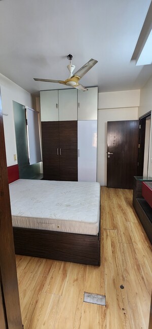 Room in 3 BHK Apartment at Vigyapan Lok Apartments, Mayur Vihar Phase 1 – for Rent