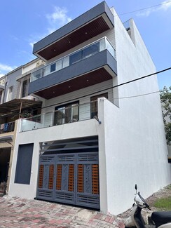 5 BHK + Pooja Room Villa For Sale in Piplod