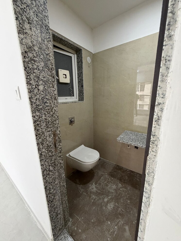Bathroom, vaibhavlaxmi-queens-avenue 2 Bedroom 750 Sq.Ft. Apartment In Chembur Mumbai 9381639