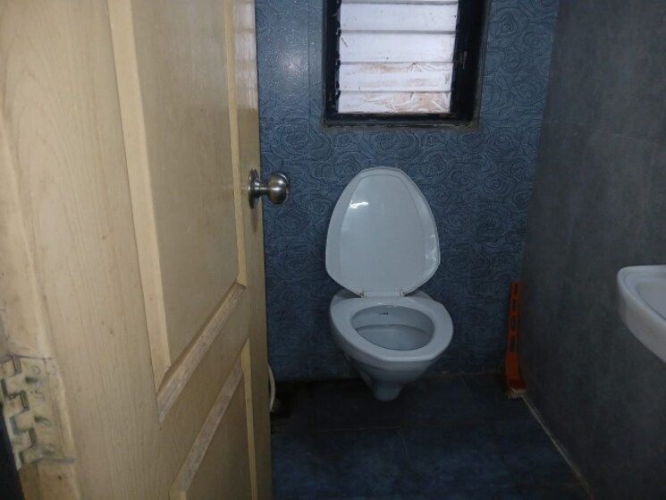 Bathroom, brindavan-chs 1 Bedroom 550 Sq.Ft. Apartment In Andheri East Mumbai 9381666