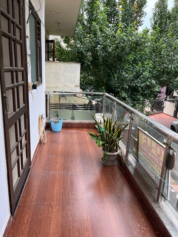 Balcony in 2 BHK Builder Floor at Sector 46 – for Rent